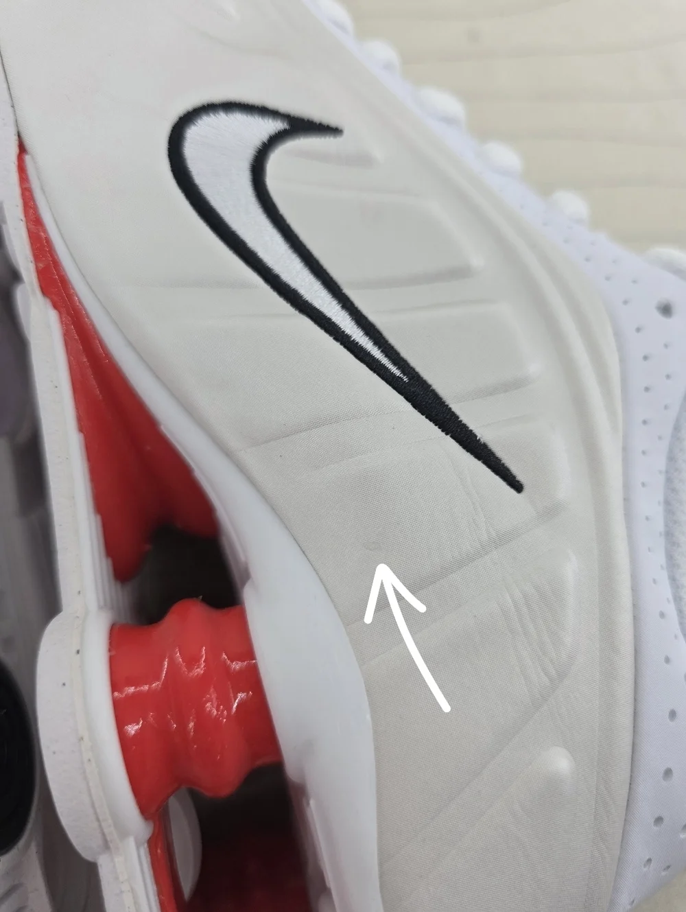 Nike Youth Shox R4 GS White Phantom Red Running Shoes CW2626-102 Size 6.5Y NEW